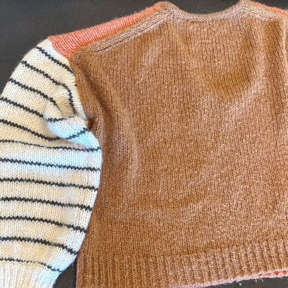 Madewell Ballon Striped Sleeves V-Neck Sweater in Faded Coral Colorblocked L - Picture 12 of 12